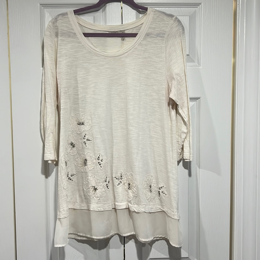 LOGO medium 3/4 Sleeve Slub Tissue Top w Chiffon Trim & Appliqué  Beaded Flower